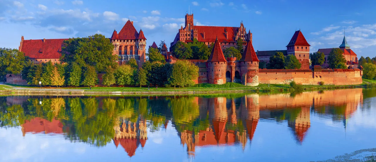 Burganlage am Fluß
