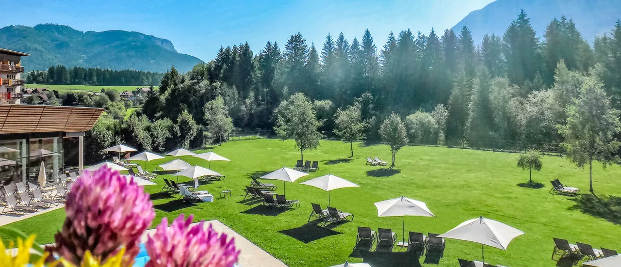 Hotel mit Liegewiese in den Bergen