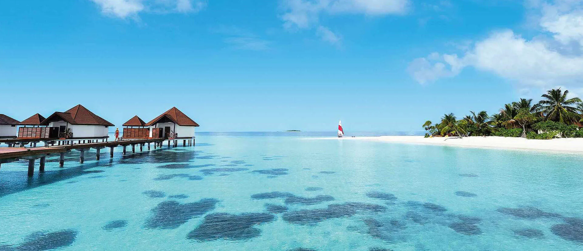 Hotelanlage im Meer